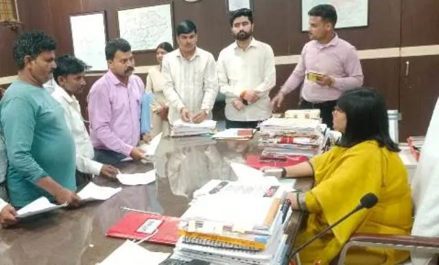 130 people presented their grievances at the Collectorate's public hearing; Collector Ruchika Chauhan issued instructions for immediate resolution.
